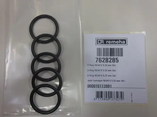 O-Ringe in einer transparenten Verpackung, fünf Stück nebeneinander angeordnet. Rechts ein Etikett mit der Marke Remeha und Artikelnummer.